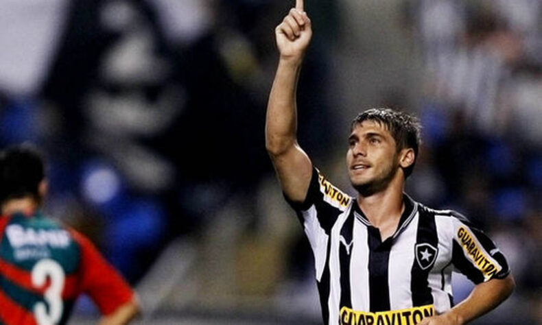 Fellype Gabriel (Botafogo) - Fellype Gabriel teve passagens pelas seleções brasileiras de base, pela qual disputou um campeonato mundial sub-20, alcançando o vice-campeonato. Em 2012 ele foi convocado para a disputa do Superclássico das Américas quando atuava no Botafogo. Em agosto de 2020, o meia anunciou a aposentadoria. 