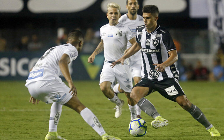 ESFRIOU - O elenco do Botafogo tem uma nova baixa. Após a classificação sobre o Vasco pela Copa do Brasil, o time se reapresentou nesta quinta-feira no Estádio Nilton Santos. Depois da atividade realizada pelo treinador Paulo Autuori no campo anexo da arena, o lateral-direito foi avisado que não faz mais parte dos planos e está liberado para assinar com outra equipe.