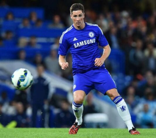 8º - Fernando Torres - O Chelsea tirou o ex-atacante espanhol do Liverpool na temporada 2010/2011 por 58,5 milhões de euros (R$ 383 milhões, na cotação atual).