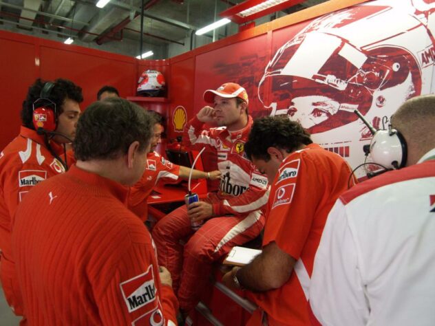 O GP da China foi o último de Barrichello na Ferrari. A equipe italiana encerrou o contrato um ano antes do previsto para a chegada de Felipe Massa