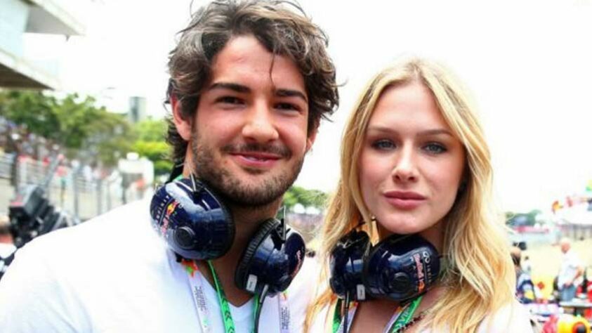 Já em 2014, de volta ao Brasil, Alexandre Pato engatou um romance com a atriz e modelo Fiorella Matheis. O relacionamento durou três anos, mas os dois anunciaram o término em meados de 2017.