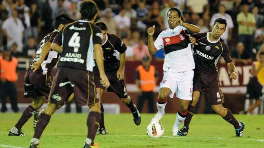 Na Libertadores 2012, o Flamengo chegava com um ataque poderoso, contando com Ronaldinho Gaúcho, Vágner Love e Deivid. Entretanto, chegou no último jogo da fase de grupos dependendo de um milagre e, quando parecia que tudo ia dar certo após os cariocas vencerem o Lanús por 3 a 0, o Emelec anotou um gol no finalzinho do outro jogo do grupo e venceu a partida, decretando a antecipada eliminação rubro-negra.