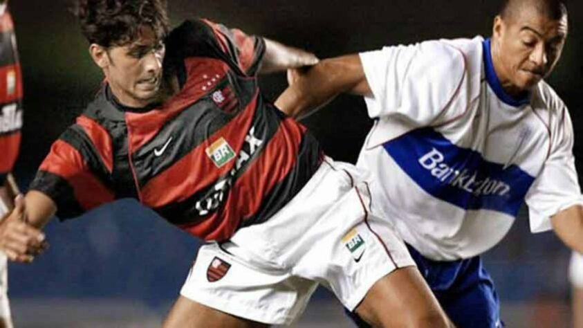 Em 2002, o desempenho rubro-negro na Copa Libertadores foi um grande vexame. No mesmo grupo que Once Caldas, Olímpia e Universidad Católica, o Flamengo terminou na última colocação com apenas quatro pontos.  O único triunfo foi a goleada de 4 a 1 sobre o Once Caldas, no Maracanã, na terceira rodada, 