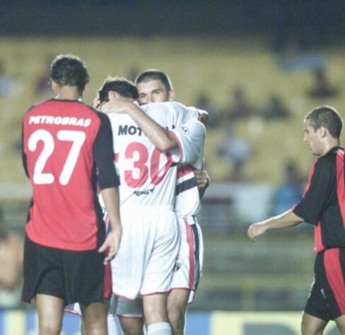 No torneio Rio-São Paulo de 2001, o Flamengo estava no grupo de seus rivais Vasco, Fluminense e Botafogo, e fez uma campanha pífia com quatro derrotas em quatro jogos, sofrendo 10 gols e marcando apenas 3.