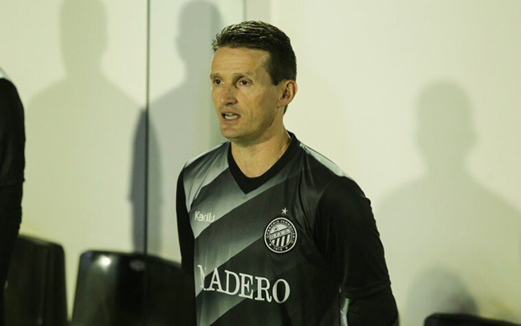 Gerson Gusmão (Operário) - O técnico chegou ao comando do time paranaense em 23 de março de 2016, conseguindo nesse período subir o clube para a segunda divisão e sonhar com um possível acesso para a Série A do Brasileirão.