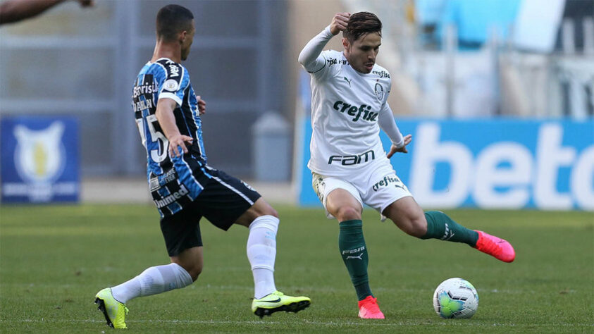 O Palmeiras vacilou mais uma vez no fim do jogo e cedeu o empate ao Grêmio por 1 a 1 na tarde deste domingo, na arena dos gaúchos, em duelo da 11ª rodada do Campeonato Brasileiro. O gol do Verdão veio em bom cruzamento de Viña para Veiga enxer o pé. Os dois foram os melhores do time. Confira as notas do Palmeiras no LANCE! 