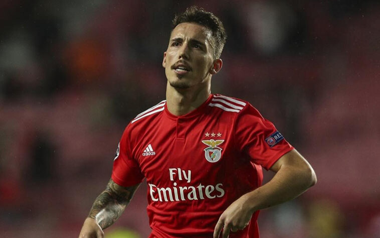 Grimaldo: Tratado como substituto de Alba para o futuro, o lateral-esquerdo é um dos destaques do Benfica, de Jorge Jesus. O jogador começou na base do Barcelona, mas se mudou para Lisboa em 2016.