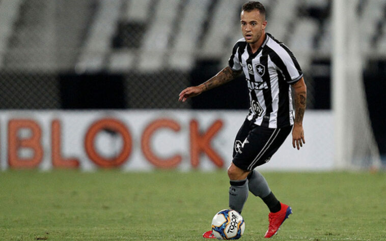 Gustavo Ferrareis (Botafogo) - Destaque do Atlético-GO com gols e assistências, Gustavo Ferrareis também começou muito bem o Campeonato Brasileiro. Em 2019, o meia teve uma passagem por empréstimo também no Botafogo, com 10 jogos e 2 gols. Acabou saindo do clube com poucas oportunidades