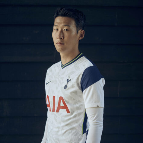 ESQUENTOU - De acordo com OKDiario, o Real Madrid definiu que o seu principal alvo para contratar é o sul-coreano Heung-min Son, ponta do Tottenham e artilheiro da equipe na temporada.