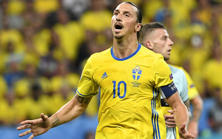 Após quase cinco anos, o atacante Ibrahimovic voltou a ser convocado para a seleção da Suécia, em março deste ano. Ele havia se aposentado da equipe de seu país após a Eurocopa de 2016.