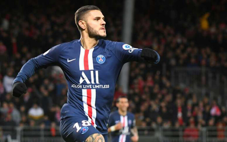 ESQUENTOU - Os rumores de que Mauro Icardi pode deixar o Paris Saint-Germain não param. Segundo a imprensa italiana, caso a saída do atacante argentino realmente ocorra, facilitaria uma possível chegada de Lionel Messi. Apesar de Icardi ter um contrato em vigor, existem clubes da Itália interessados em seu futebol. Juventus, Milan e Roma monitoram de perto a situação e estudam uma investida caso o PSG queira se desfazer do jogador.