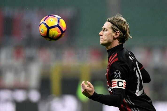 O italiano Ignazio Abate não joga desde julho de 2019. Tem valor de mercado de 2 milhões de euros (R$ 13,2 milhões) e seu último clube foi o Milan. 