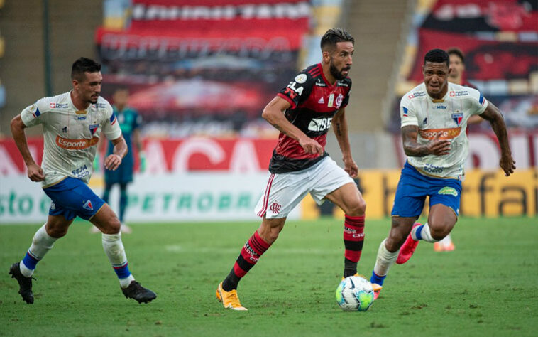 ISLA - Flamengo (C$ 8,91) - Tem chances consideráveis de não sofrer gol, mesmo num clássico, atuando contra um Fluminense que ainda não venceu depois da saída de Odair Hellmann. Além disso, tem força no apoio ao ataque e soma cinco assistências no Brasileirão, além de ter balançando as redes recentemente diante do Bahia.