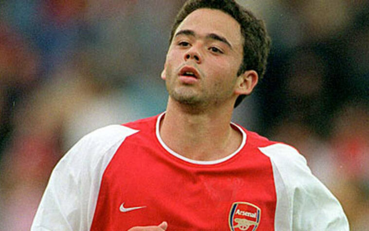 JUAN - O ex-lateral-esquerdo disputou duas partidas pelo clube, na temporada 2001/2002.