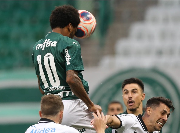 12. Retrospecto favorável contra rivais - O técnico Abel Ferreira ainda não perdeu um clássico no comando do Palmeiras. Com o português, o Verdão soma duas vitórias e três empates diante dos rivais de São Paulo, com 10 gols marcados e cinco sofridos.