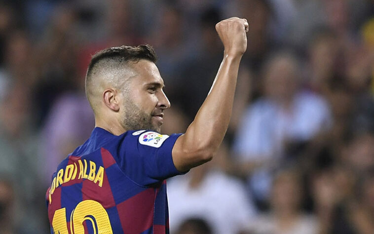 Jordi Alba: Há muitos anos defendendo a lateral-esquerda do Barcelona, o jogador também começou no clube, mas foi se destacar em outro lugar. No caso, o Valencia foi onde o ala fez sucesso antes de voltar para o Barcelona.