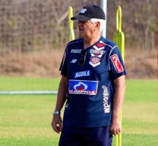 FECHADO: Após o título da Superliga Colombiana, Julio Comesaña pediu demissão do Junior Barranquilla e chacoalhou as estruturas do Tiburón.
