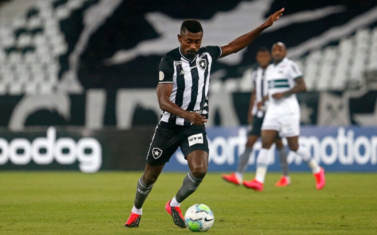 Depois de Honda, o torcedor do Botafogo teve contato com a segunda grande contratação para 2020: Salomon Kalou. Após deixar o Hertha Berlin-ALE, o marfinense chegou sem custos e com a responsabilidade de assumir o comando do sistema ofensivo do Alvinegro.