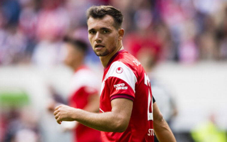 Kevin Stöger (meia/27 anos) – O meia austríaco, avaliado em 6 milhões de euros (cerca de 38 milhões de reais), deixou o Fortuna Düsseldorf em 01/07/2020 e está sem clube desde então.