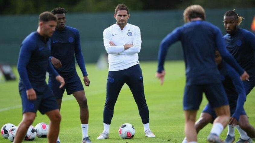 Lampard vai investir nos treinos e em transmitir confiança ao goleiro. Mas a imprensa inglesa diz que ele já pensa em um substituto.
