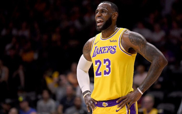 1º lugar: LeBron James - 37 anos - Los Angeles Lakers - tem ganho total de 124,5 milhões de dólares (R$ 663,5 milhões) em 2022