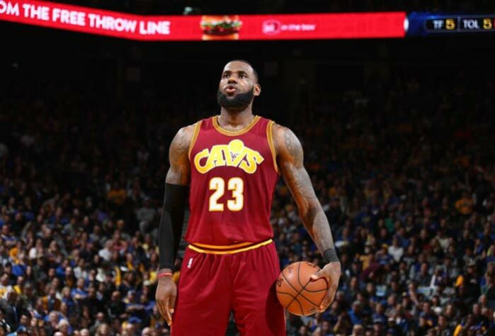 2008/2009 - LeBron James: ala (Estados Unidos) / Time: Cleveland Cavaliers (vice-campeão da Conferência Leste) - Campeão da NBA: Los Angeles Lakers.