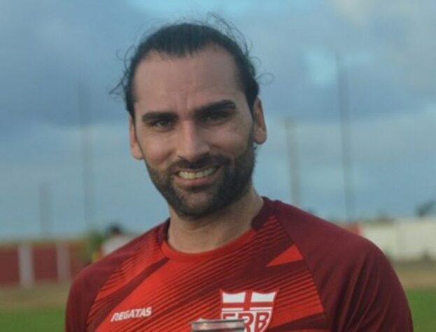 Antes de ser negociado com o Coritiba, Léo Gamalho disputou a Série B de 2020 com a camisa do CSA e marcou 8 gols na competição.