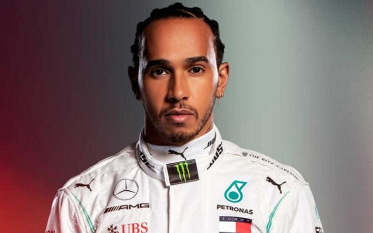 Único piloto negro da Fórmula 1, Lewis Hamilton criticou a desmobilização em torno da luta contra o racismo da maior categoria de automobilismo no mundo, afirmando que a F1 não leva a luta contra o racismo à sério. Ele é bastante ativo sobre o assunto em suas redes sociais.