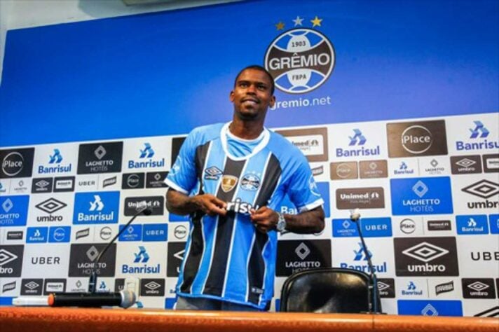 MAICOSUEL - Cria do Botafogo, correu pelo futebol internacional, mas estava no São Paulo até junho deste ano. Dispensado, está sem clube. Seu valor de mercado está em torno de R$ 5 milhões. Está com 34 anos.