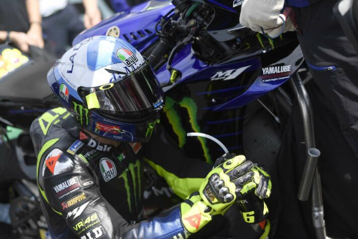 Valentino Rossi caiu e não conseguiu terminar a prova