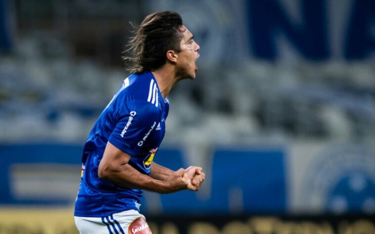 FECHADO - O atacante Marcelo Moreno  vai deixar o Cruzeiro.  Nesta quarta-feira, 9 de fevereiro, o jogador postou um vídeo se despedindo da Raposa. Moreno deve seguir para o Cerro Porteño, do Paraguai, que lhe fez proposta e aguardava o sim do centroavante. 