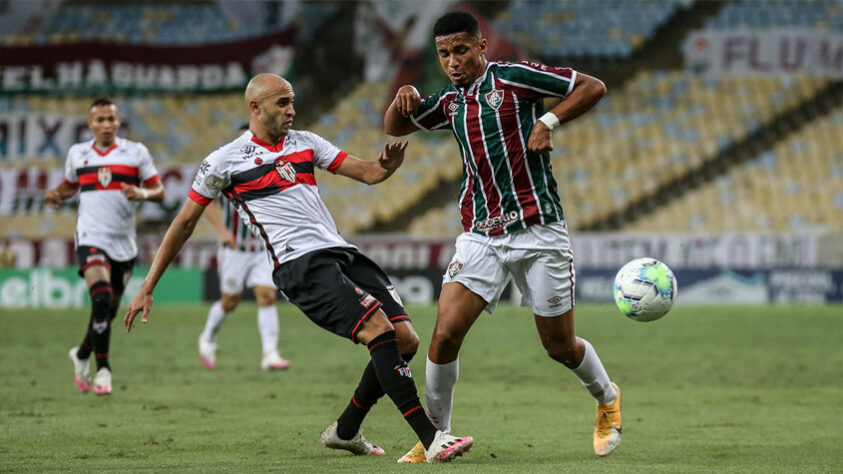 FECHADO - Nos últimos 15 dias de contrato com o Fluminense, o atacante Marcos Paulo embarcou para a Espanha. Ele registrou o momento no Instagram e viajou para se apresentar ao Atlético de Madrid, com o qual assinou contrato de cinco anos.