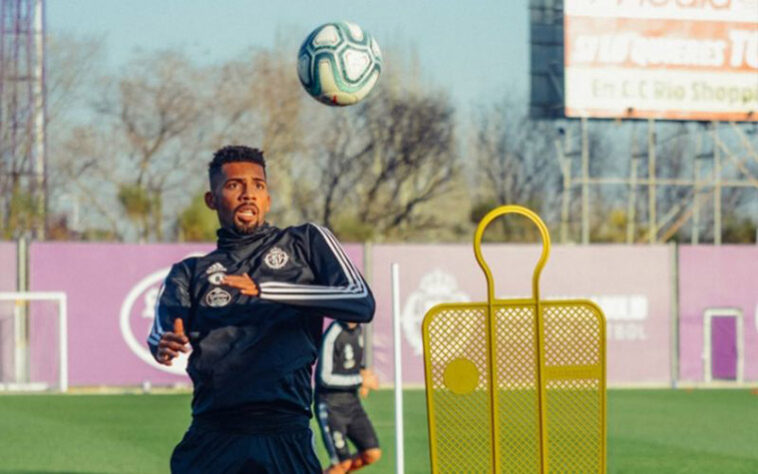 MATHEUS FERNANDES – O brasileiro, que já havia sido emprestado, parece não estar nos planos do técnico Ronald Koeman para seguir no Barcelona. Ex-Botafogo e Palmeiras, o volante pode sair do time catalão ainda nessa temporada.