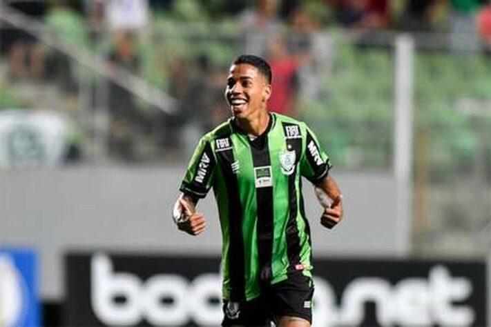 MATHEUSINHO (América-MG) - Já desperta a atenção de equipes da Série A por seu estilo voluntarioso e por abrir caminhos para o ataque do Coelho. 