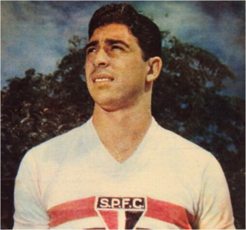 MAURO RAMOS DE OLIVEIRA- Referência na década de 60, Mauro Ramos soma nove títulos paulistas, além de ser bicampeão mundial e ter sido o capitão do Santos de Pelé. É uma lenda do Peixe e do Tricolor Paulista e um dos maiores do futebol brasileiro