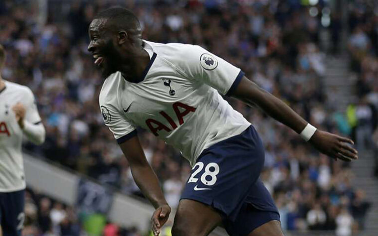 Tottenham: Ndombélé – 60 milhões de euros - Dono do meio campo do Lyon, Ndombélé chegou ao Tottenham com altas expectativas, entretanto foi reserva em boa parte dos jogos, além de ter um desentendimento com José Mourinho, culminando no seu afastamento do clube inglês.