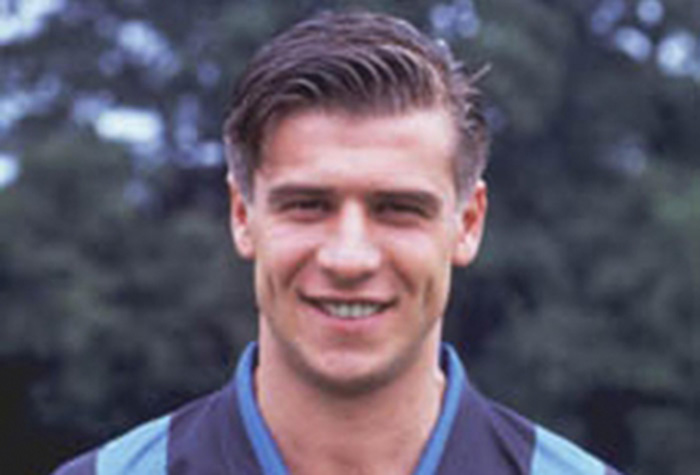 Nicola Berti: meio-campista dedicado, Berti nasceu em 1967 e construiu uma bonita história no futebol italiano. Passou pelo Parma, Fiorentina e se destacou na Inter de Milão, onde conquistou o Campeonato Italiano em 88-89 e duas vezes a  Copa Uefa, em 90-91 e 93-94.