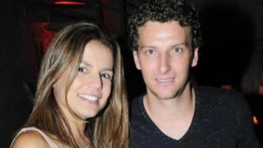 A atriz Nívea Stemann e o ex-jogador Elano já estiveram juntos. Entretanto, o relacionamento relâmpago acabou após uma traição do jogador.