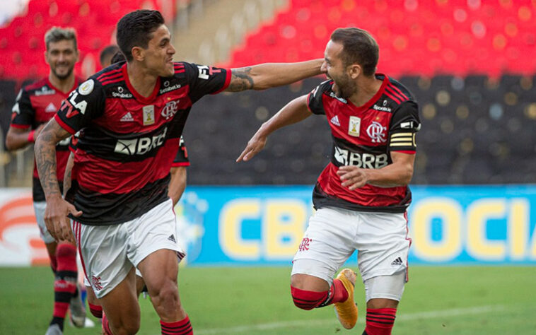 1 – Por fim, o Flamengo é o grande líder desse ranking semanal, com um total de 15,3 milhões de interações, muito à frente dos demais clubes. No período, o Rubro-Negro venceu o Junior Barranquilla e empatou contra o Internacional.