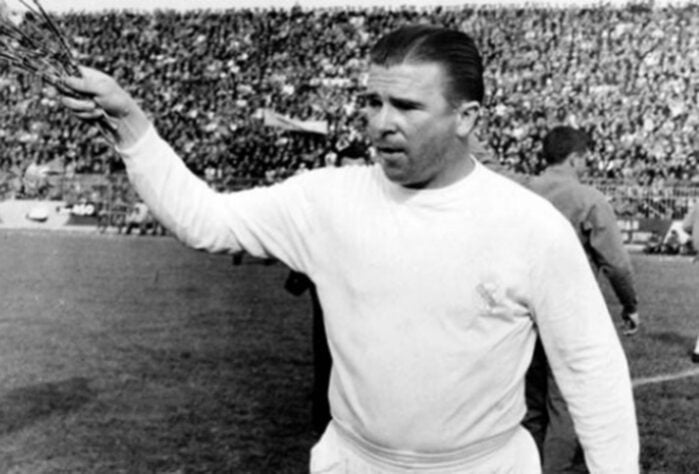 3 – Puskas - A média de Puskas é maravilhosa. Com 89 jogos pela Hungria, anotou 84 gols. Foi vice-campeão mundial em 1954.