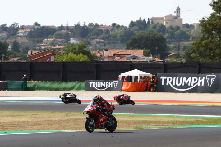 Andrea Dovizioso foi apenas oitavo, mas manteve a liderança da classificação