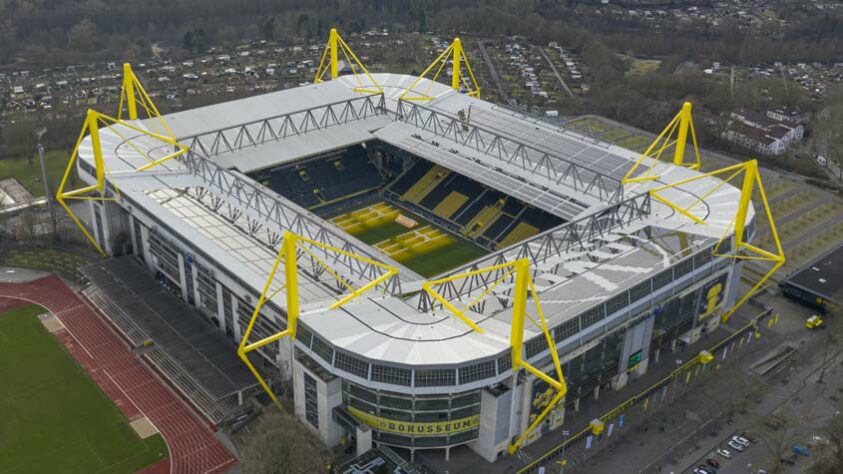 Signal Iduna Park (Borussia Dortmund) - Outro clube alemão que vendeu os naming rights foi o Borussia. Os valores do acordo com a empresa de seguros e serviços financeiros não foi revelado. 