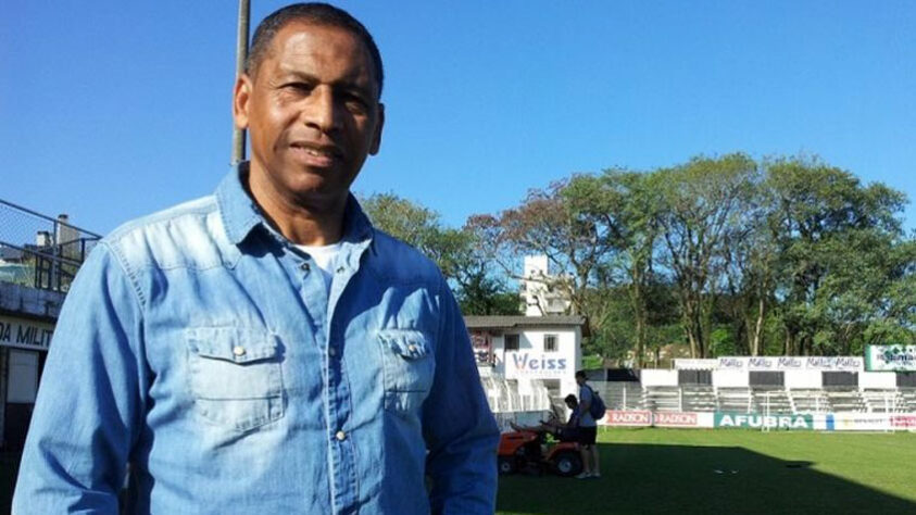 SÉRGIO RAMIREZ - Uruguaio, defendeu o Flamengo na década de 1970. Como treinador, trabalhou no Paraná e em Santa Catarina, onde conquistou o primeiro título estadual à frente do Criciúma, em 1993. Também conquistou a Copa Norte, em 1998, pelo Sampaio Correa.