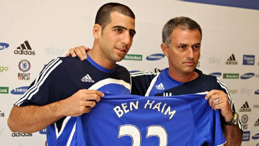O zagueiro israelense Tal Ben Haim foi contratado com status de titular. Mas nunca se firmou e em 2008 foi cedido ao Manchester City. Entretanto os azúis ganharam na época 6,4 milhões de euros (cerca de R$ 40,7 milhões).