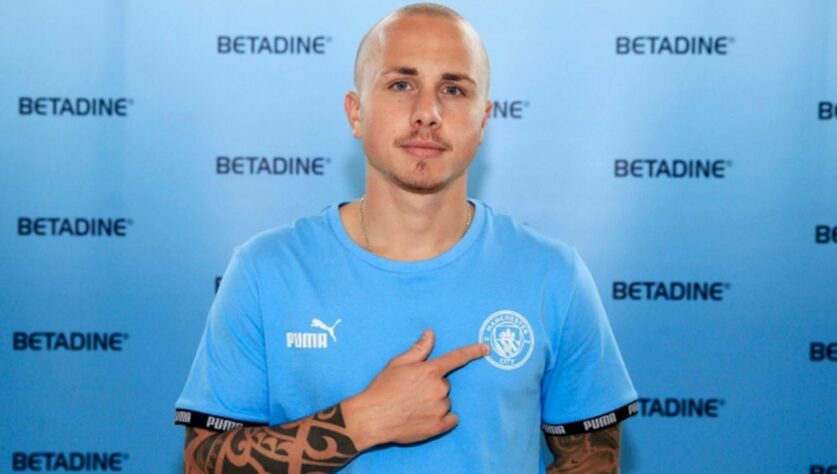 O lateral-esquerdo espanhol Angeliño Tasende já custou 12 milhões de euros (quase R$ 80 milhões). Foi contratado ao La Coruña, mas hoje defende o Leipzig por empréstimo.