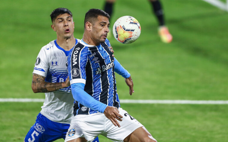 PERTO DO FIM - Aos 35 anos e em sua segunda passagem pelo Grêmio, o atacante Diego Souza surpreendeu ao dizer pela primeira vez que faz planos para deixar os gramados. Em entrevista à repórter Aline Nastari, do Esporte Interativo, Diego Souza revelou que pretende que a próxima temporada seja a última como jogador.