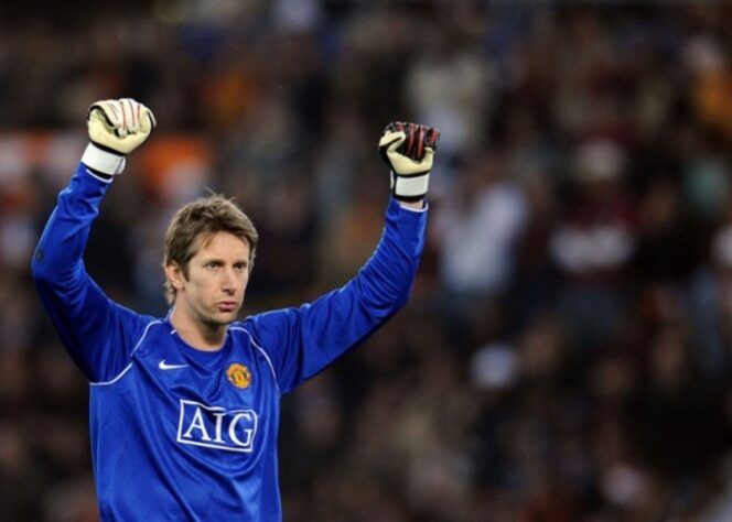 Mais um goleiro na lista. Desta vez é o holandês Edwin Van Der Sar, que encerrou a carreira com 41 anos, defendendo o Manchester United.