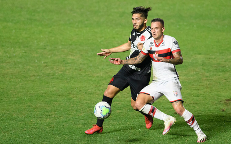 ATLÉTICO-GO - Sobe: 'lei do ex'. Renato Kayser, cria da base do Vasco, fez valer mais uma vez a famosa 'lei do ex'. O atacante mostrou seu faro de artilheiro e marcou dois gols de cabeça na partida. //////////// Desce: abdicou de jogar. O Atlético-GO dominava a partida e tinha condições de fazer um fim de jogo mais tranquilo. A equipe recuou muito, chamando o Vasco para o seu campo, e por pouco não levou o empate.