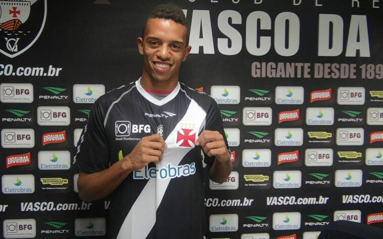 William Matheus (2012) -  21 jogos e nenhum gol - Revelado pelo Figueirense, William Matheus rodou por clubes de menor expressão até chegar ao Bahia, No Tricolor baiano, o jogador despertou o interesse do Vasco. Ao assinar com o clube carioca, o jogador também não se firmou e após uma passagem irregular deixou o Cruz-Maltino e foi para o Goiás.