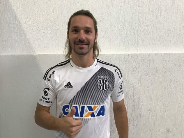 XUXA - Aos 37 anos, o jogador com passagens por Figueirense e Ponte Preta, sendo os clubes de maior reconhecimento do atleta. Cássio Luís Rissardo atualmente está sem clube. Na carreira, fez 55 gols em 248 jogos.